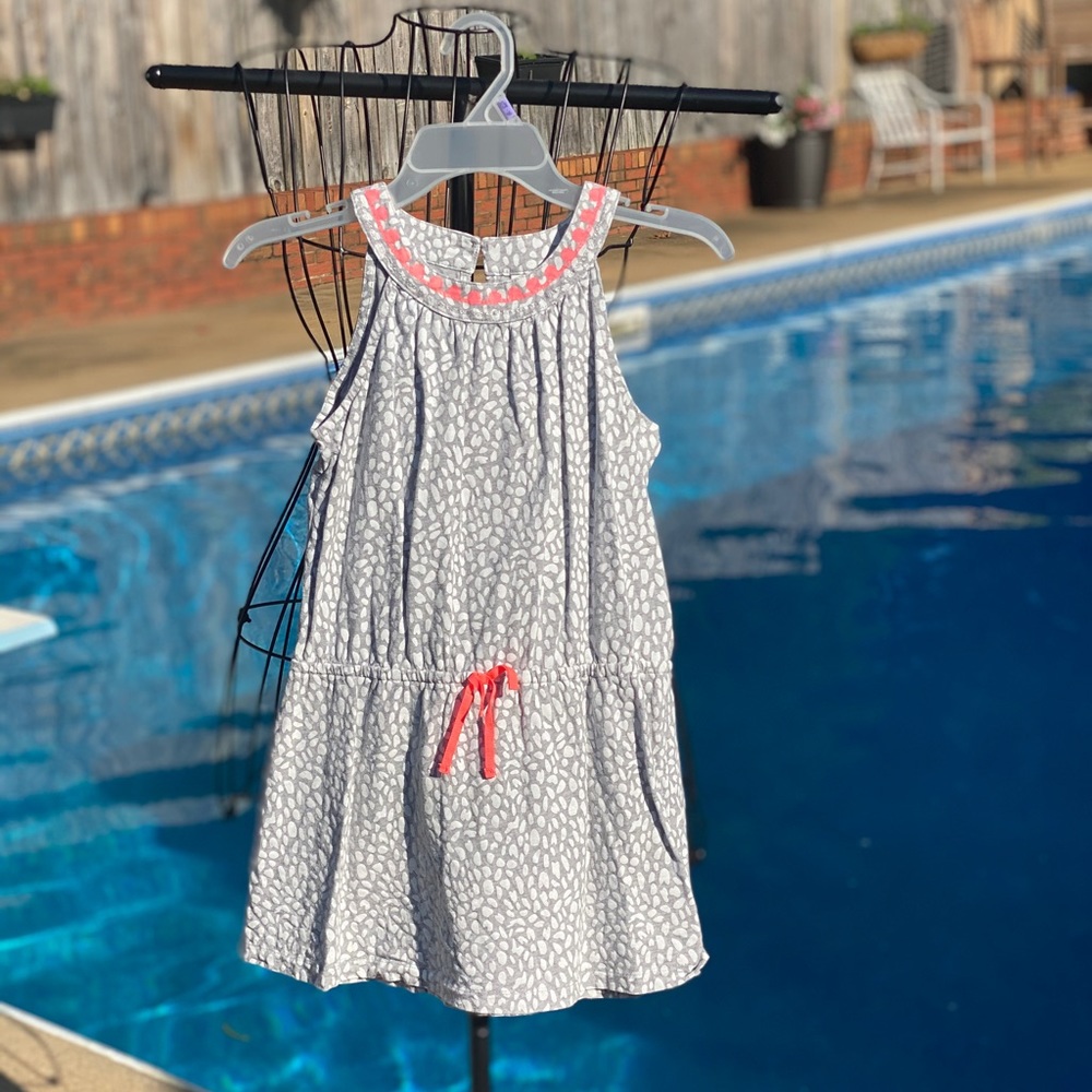 4 for $20 girls dress size 8, runs small.